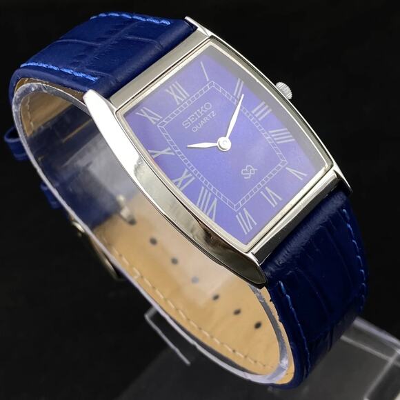 Vintage Style Seiko Quartz Mens Silver Watch & Blue accents W/ Leather Strap - Picture 3 of 5